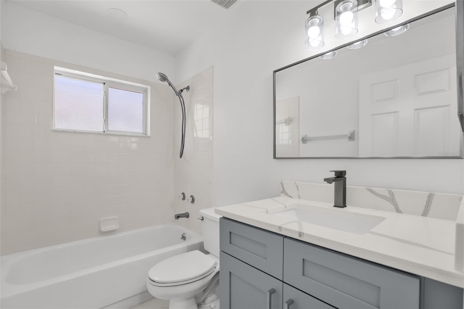 Single Family Residence at 25345 GREEN HERON DR, LEESBURG, photo 16 of 32