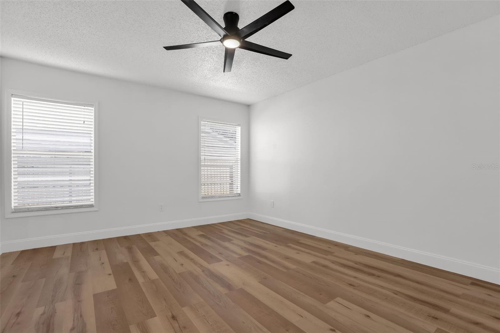 Single Family Residence at 25345 GREEN HERON DR, LEESBURG, photo 17 of 32