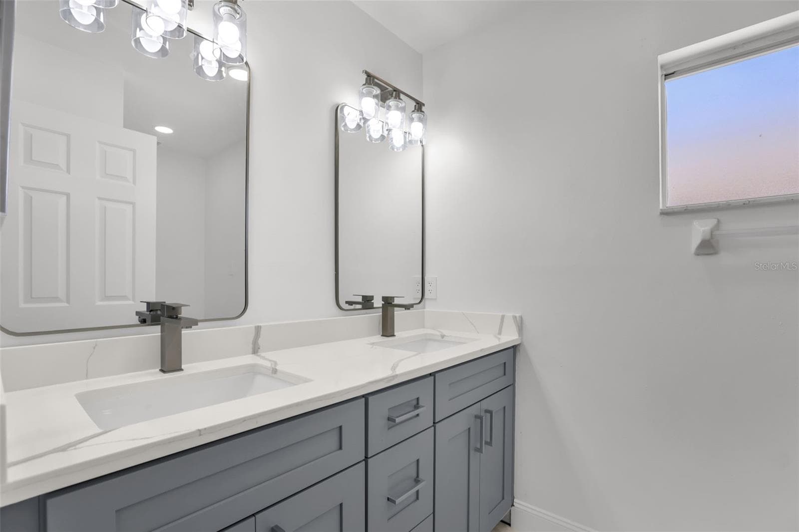 Single Family Residence at 25345 GREEN HERON DR, LEESBURG, photo 19 of 32