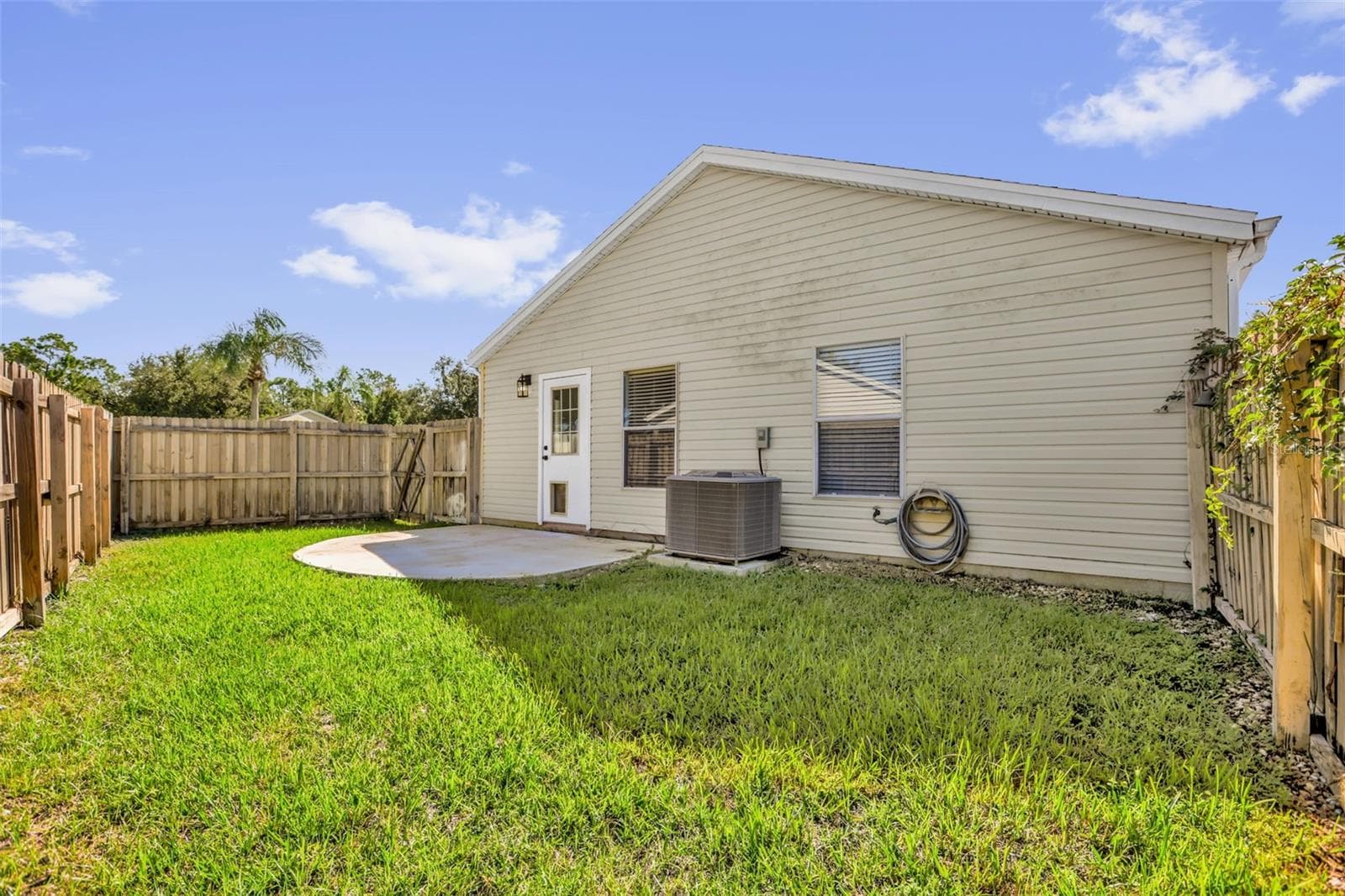 Single Family Residence at 25345 GREEN HERON DR, LEESBURG, photo 27 of 32
