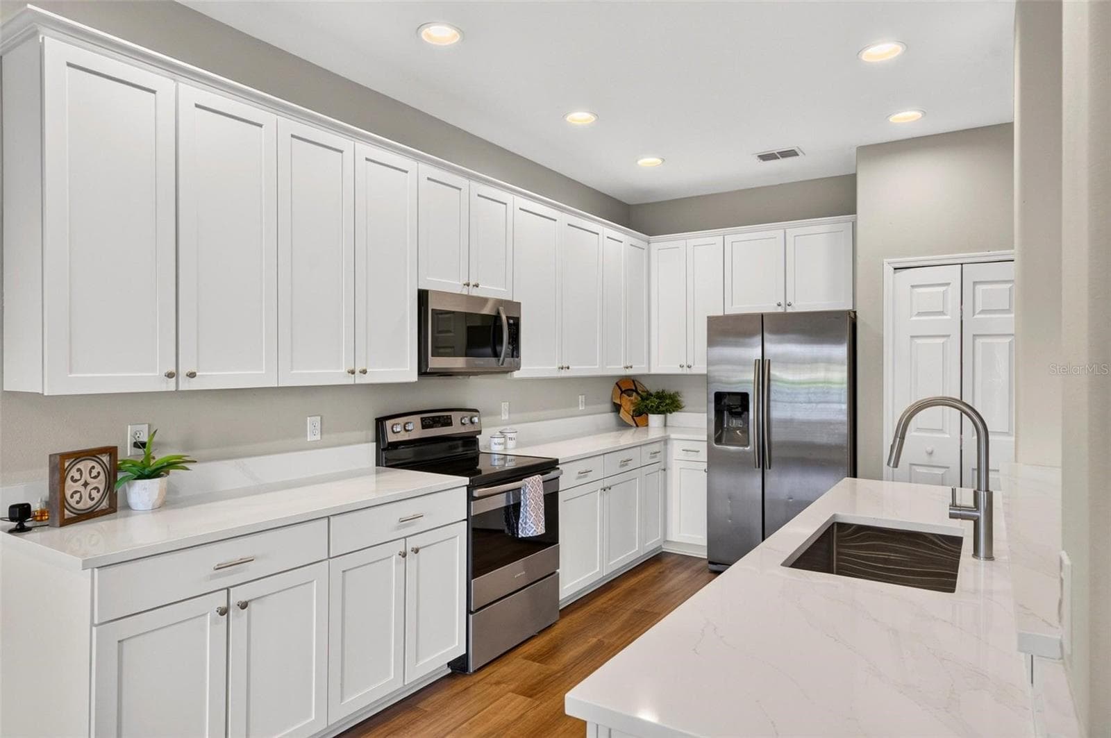 Single Family Residence at 13356 PHOENIX DR, ORLANDO, photo 5 of 136