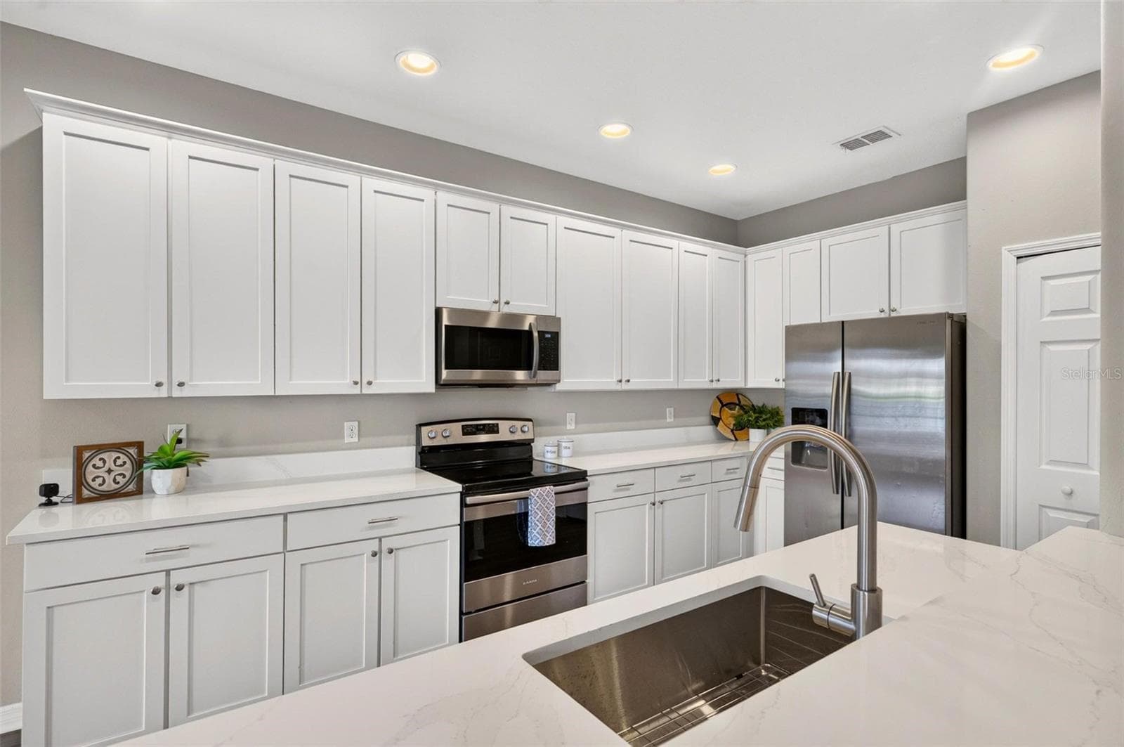 Single Family Residence at 13356 PHOENIX DR, ORLANDO, photo 7 of 136