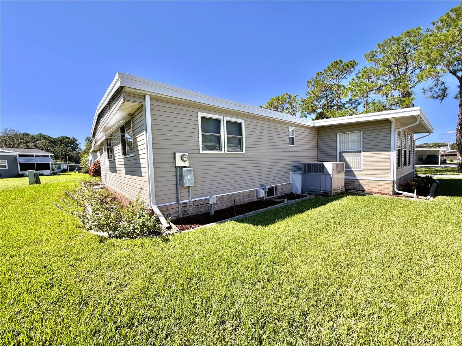 Mobile Home at 307 HAWTHORNE BLVD, LEESBURG, photo 54 of 58