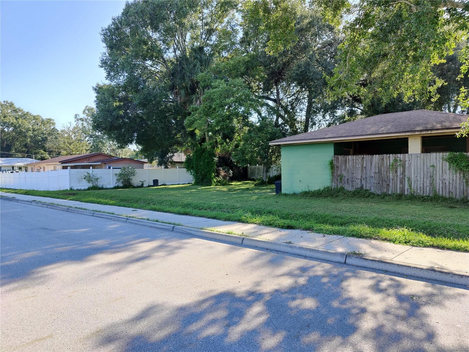 Single Family Residence at 504 W CURTIS ST, TAMPA, photo 2 of 7