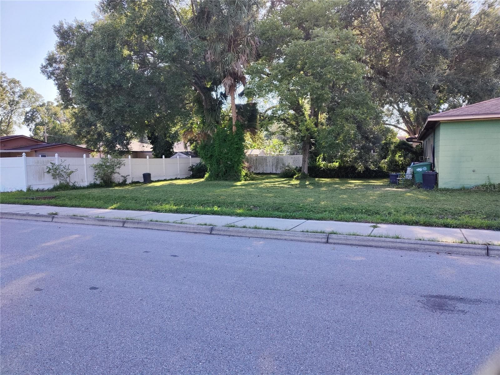 Single Family Residence at 504 W CURTIS ST, TAMPA, photo 3 of 7