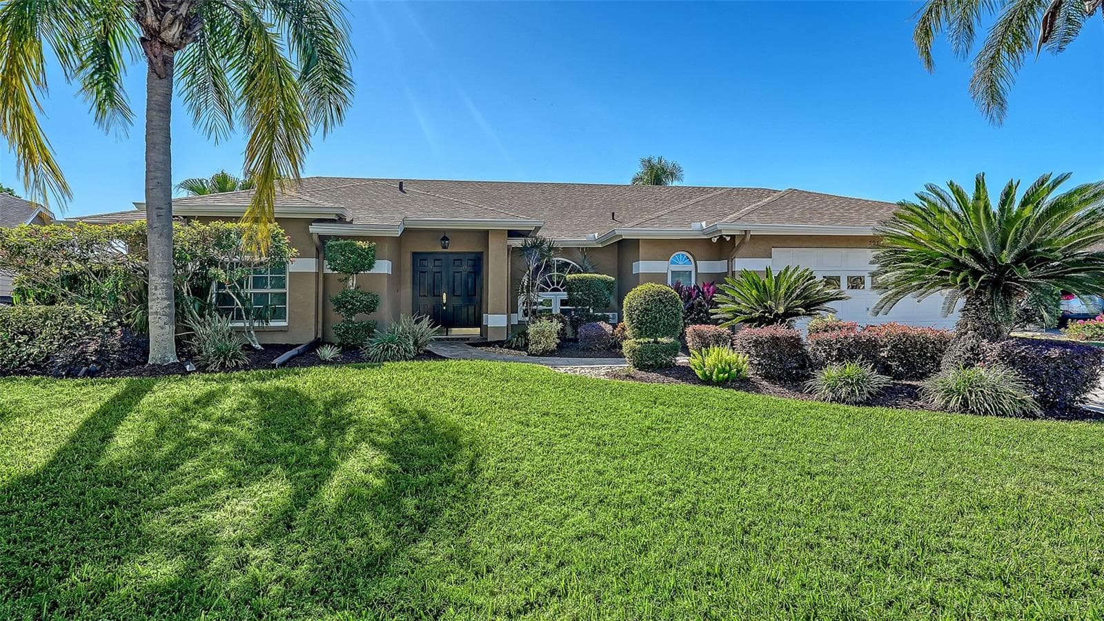 Single Family Residence at 7975 MONTICELLO LN, SARASOTA, photo 2 of 59