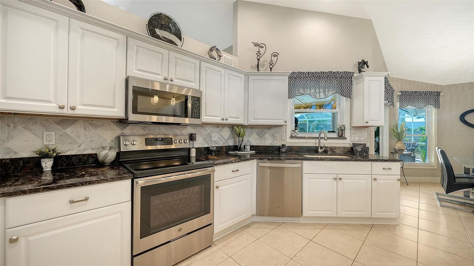 Single Family Residence at 7975 MONTICELLO LN, SARASOTA, photo 13 of 59