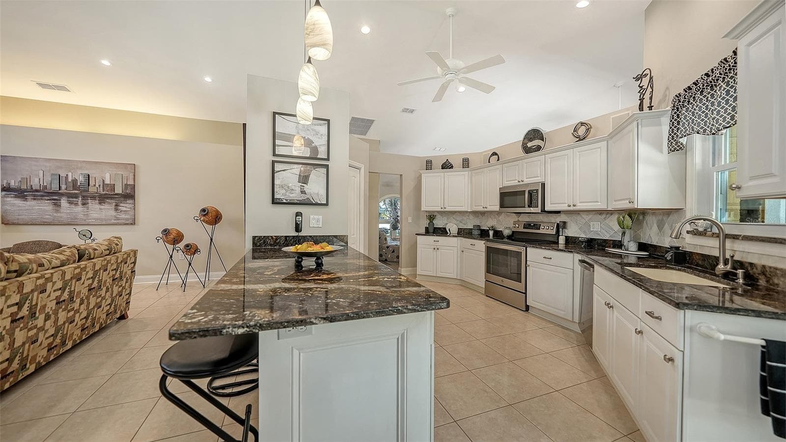Single Family Residence at 7975 MONTICELLO LN, SARASOTA, photo 14 of 59