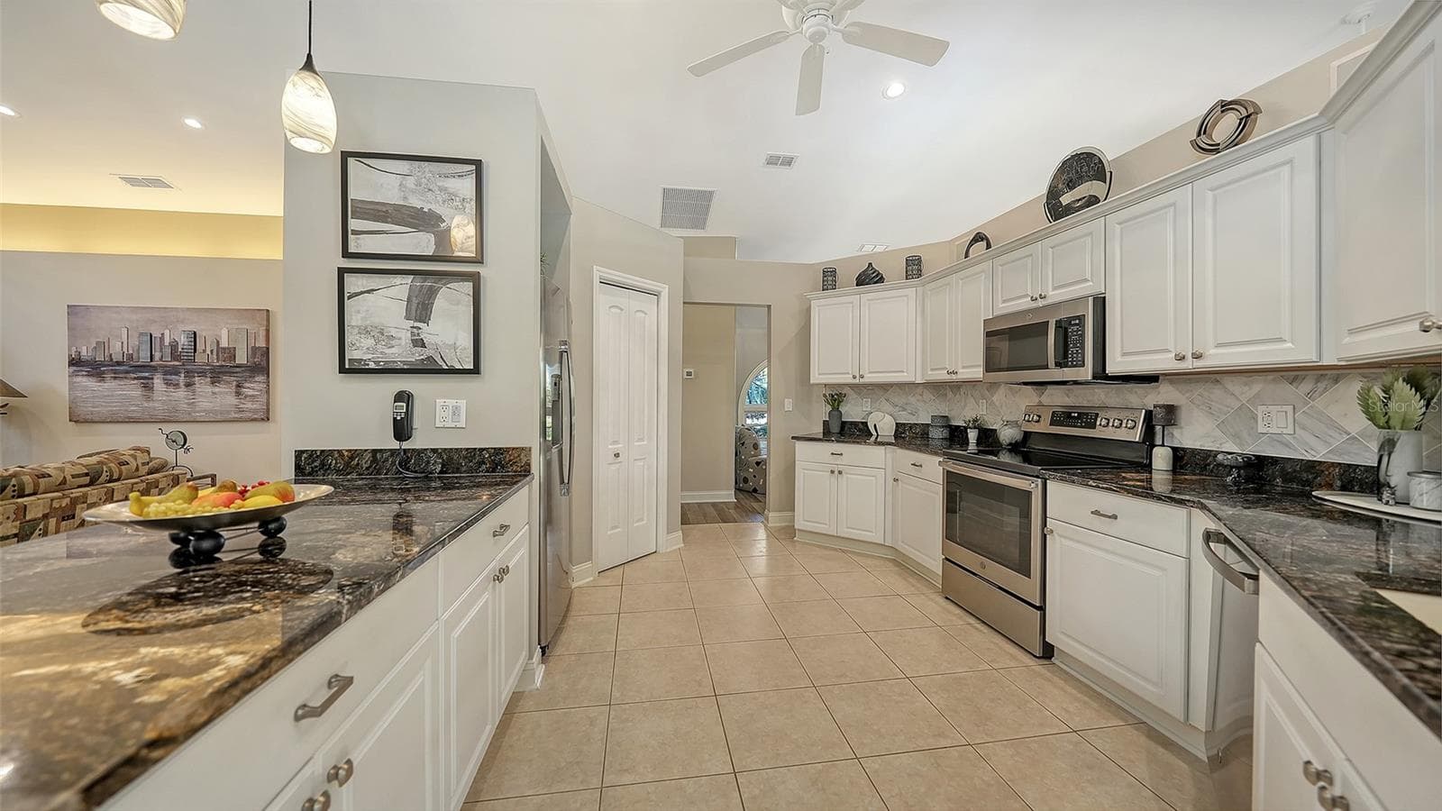 Single Family Residence at 7975 MONTICELLO LN, SARASOTA, photo 15 of 59