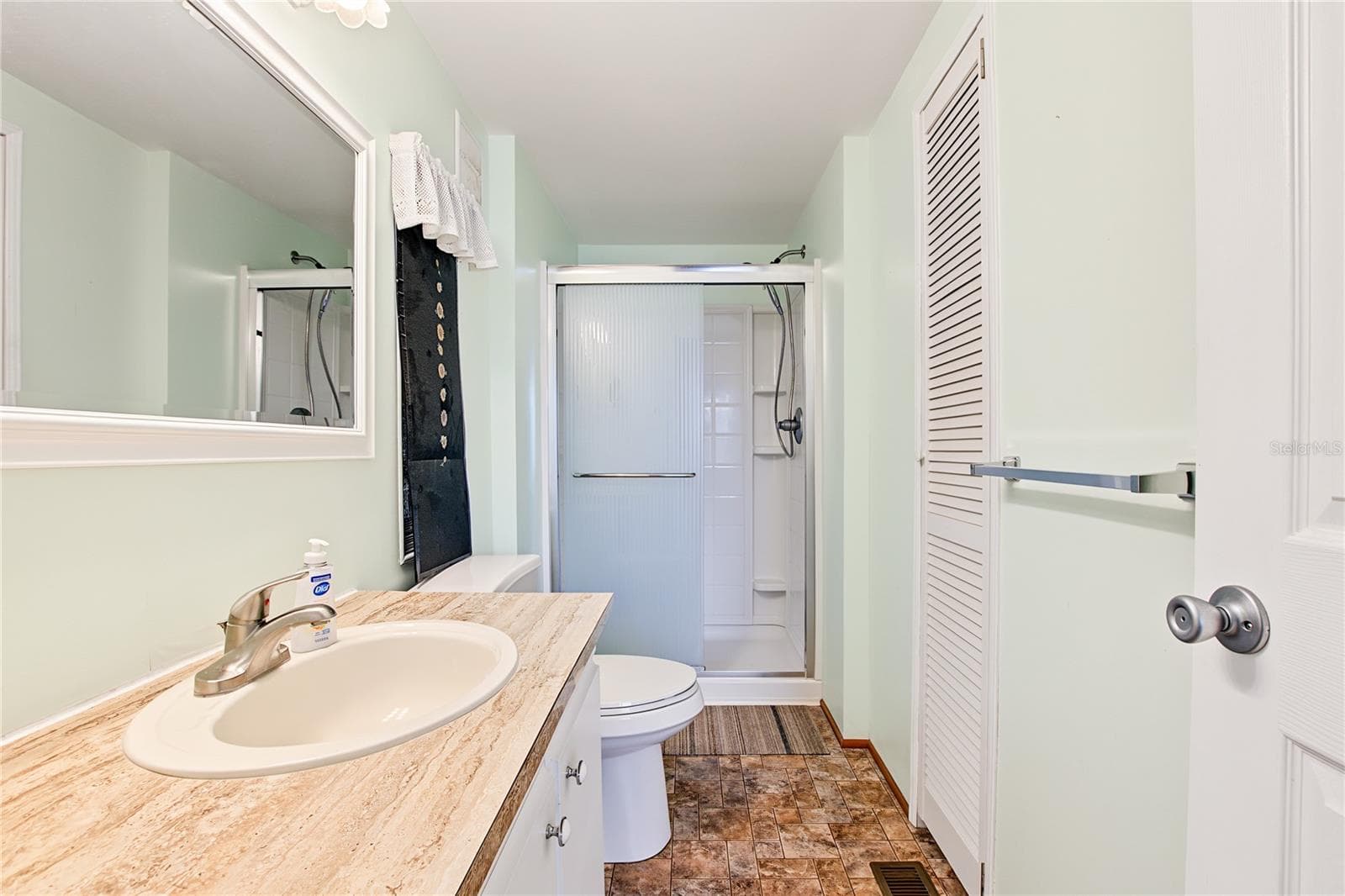 master bathroom - 5716 PAWNEE ST, ZEPHYRHILLS