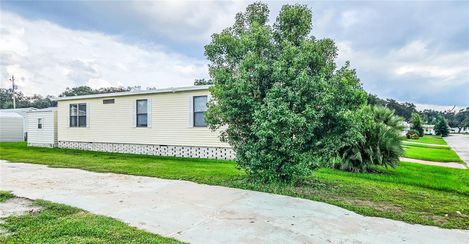 Manufactured Home at 5716 PAWNEE ST, ZEPHYRHILLS, photo 37 of 56
