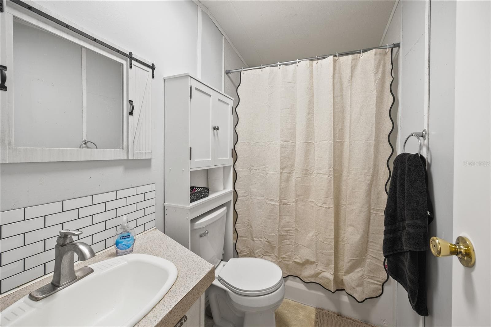 Manufactured Home at 2531 CR 546A, BUSHNELL, photo 15 of 99