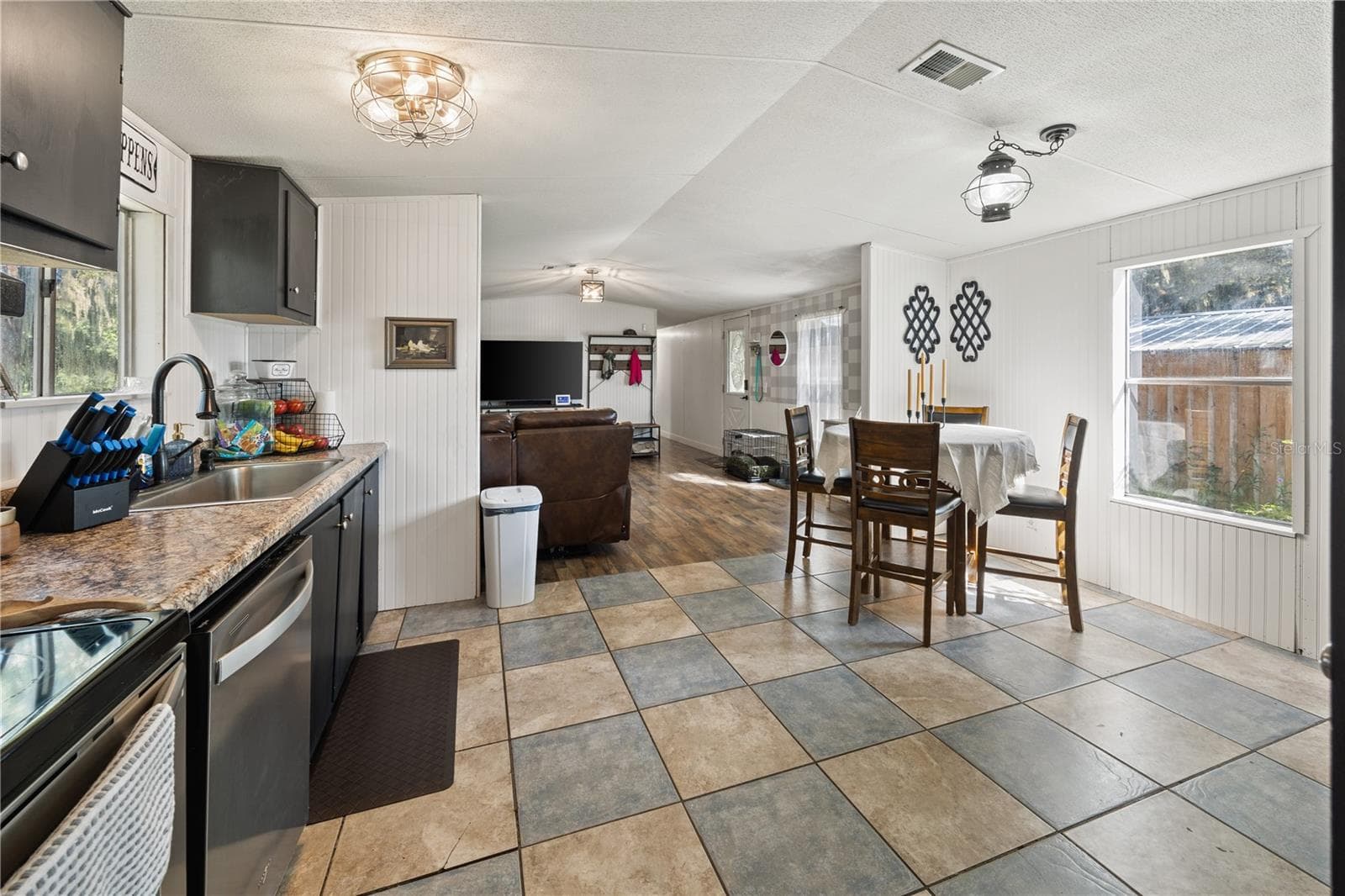 Manufactured Home at 2531 CR 546A, BUSHNELL, photo 35 of 99