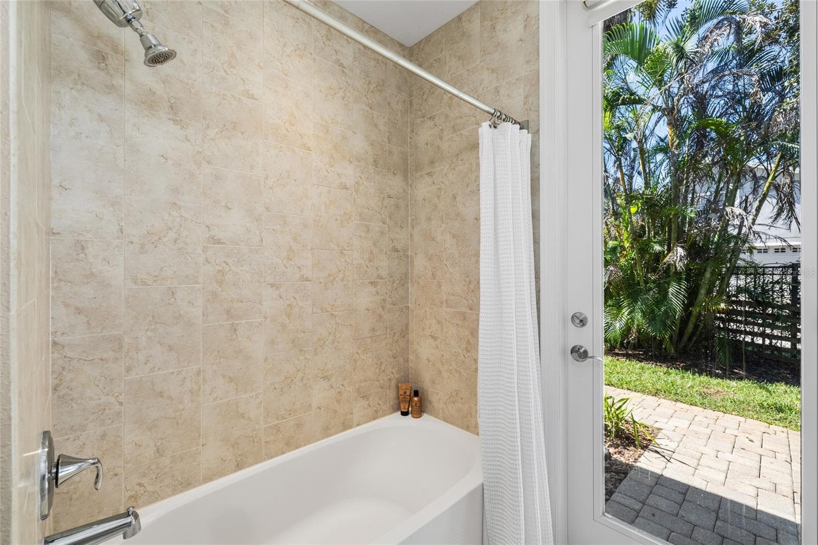 Single Family Residence at 5915 ALANA LEIGH PL, LITHIA, photo 40 of 86