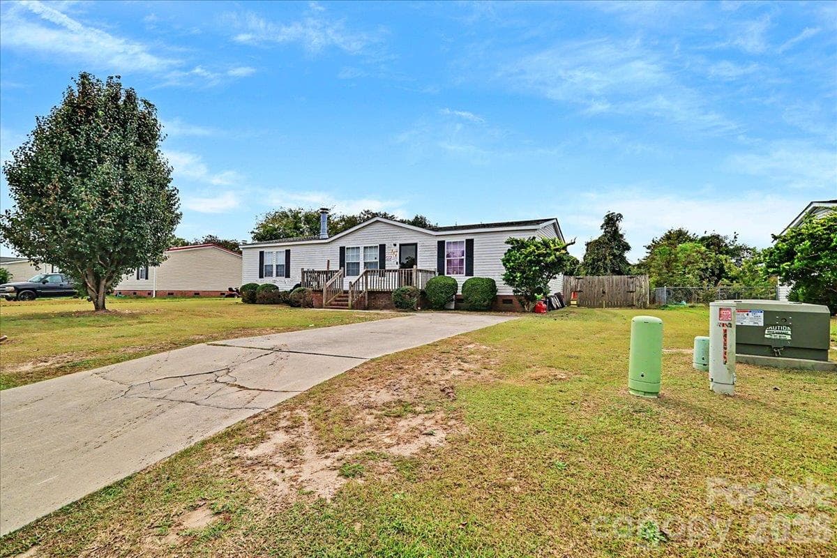 Single Family Residence at 111 Magnolia Gardens Drive, Jacksonville, photo 3 of 32