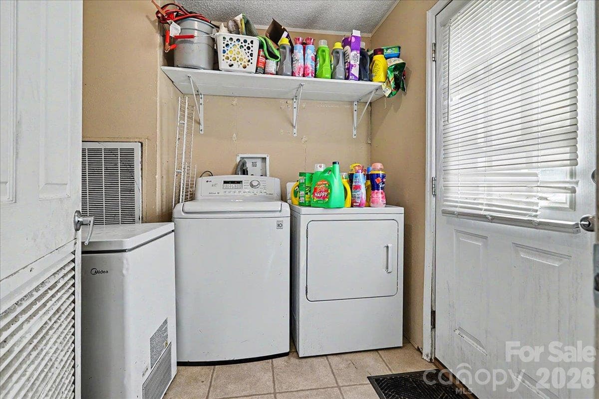 Single Family Residence at 111 Magnolia Gardens Drive, Jacksonville, photo 14 of 32