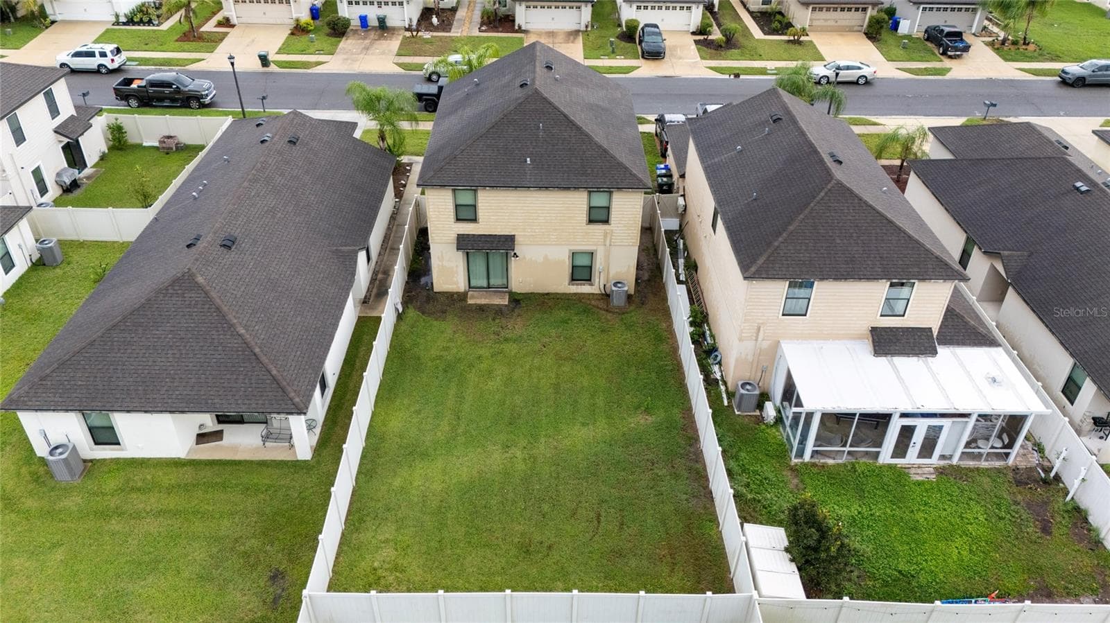 Single Family Residence at 2227 CASPIAN DR, LAKELAND, photo 2 of 32