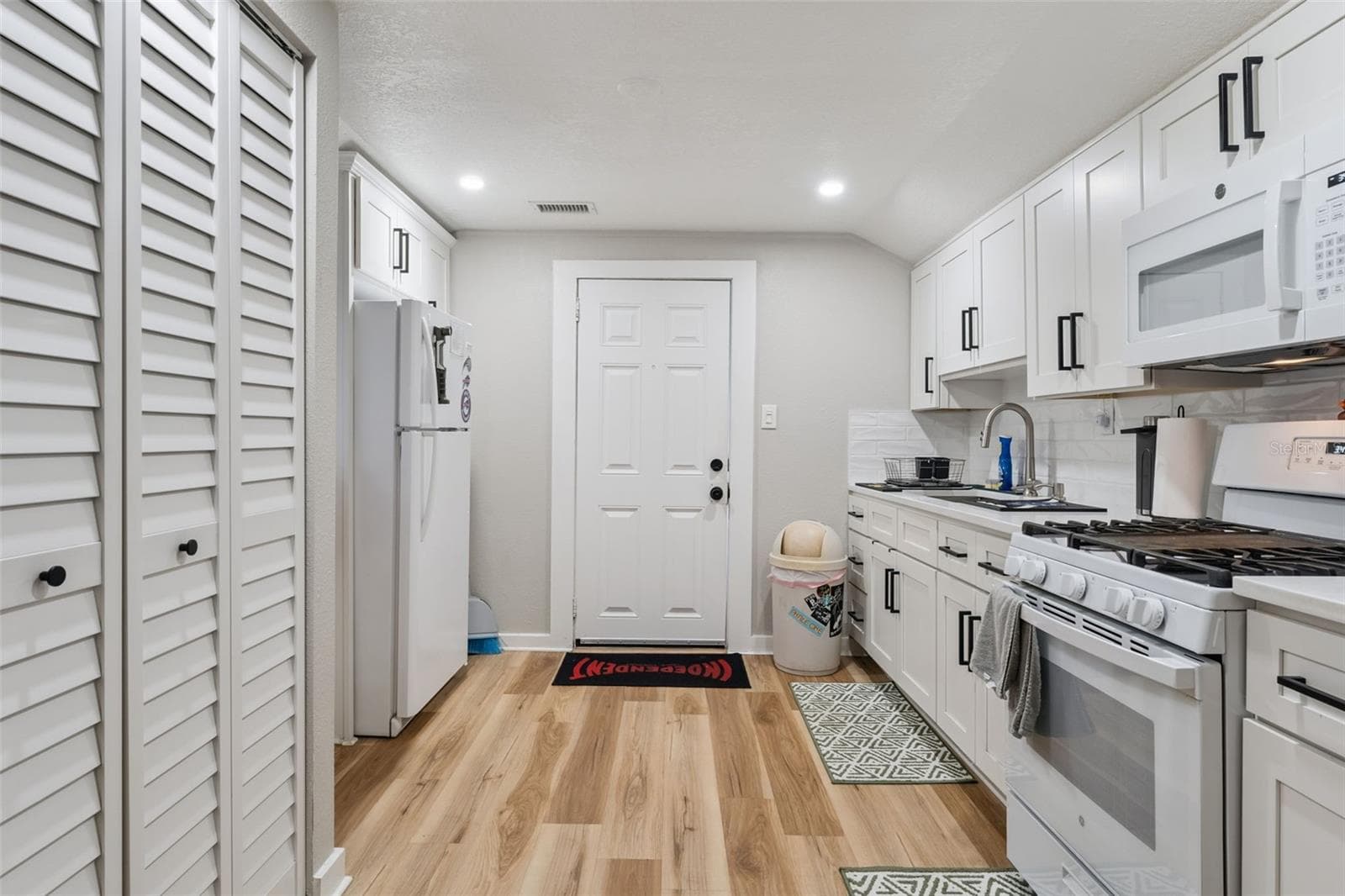 Upstairs 2/1 - 1438 CATHERINE ST, ORLANDO