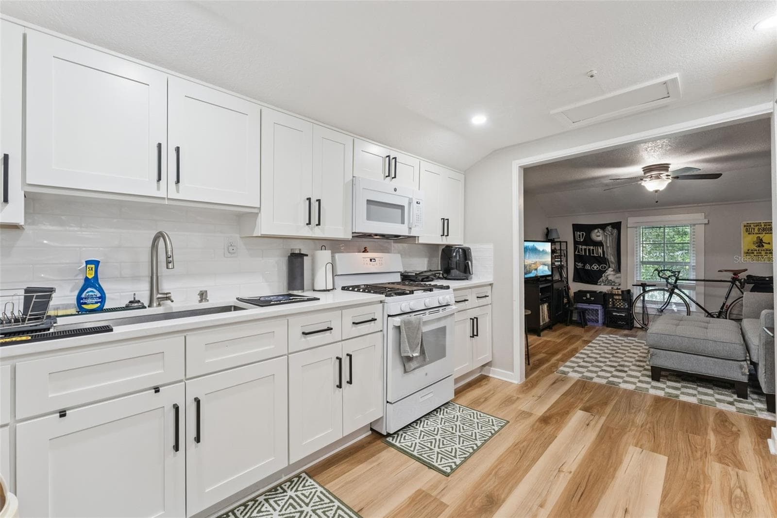 Triplex at 1438 CATHERINE ST, ORLANDO, photo 13 of 41