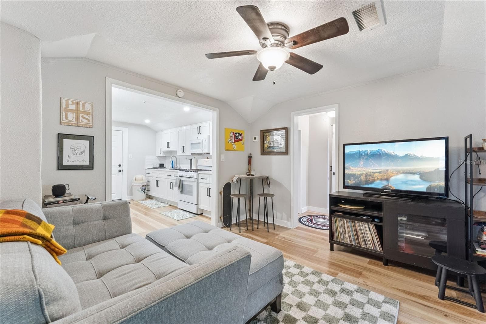 Upstairs 2/1 - 1438 CATHERINE ST, ORLANDO