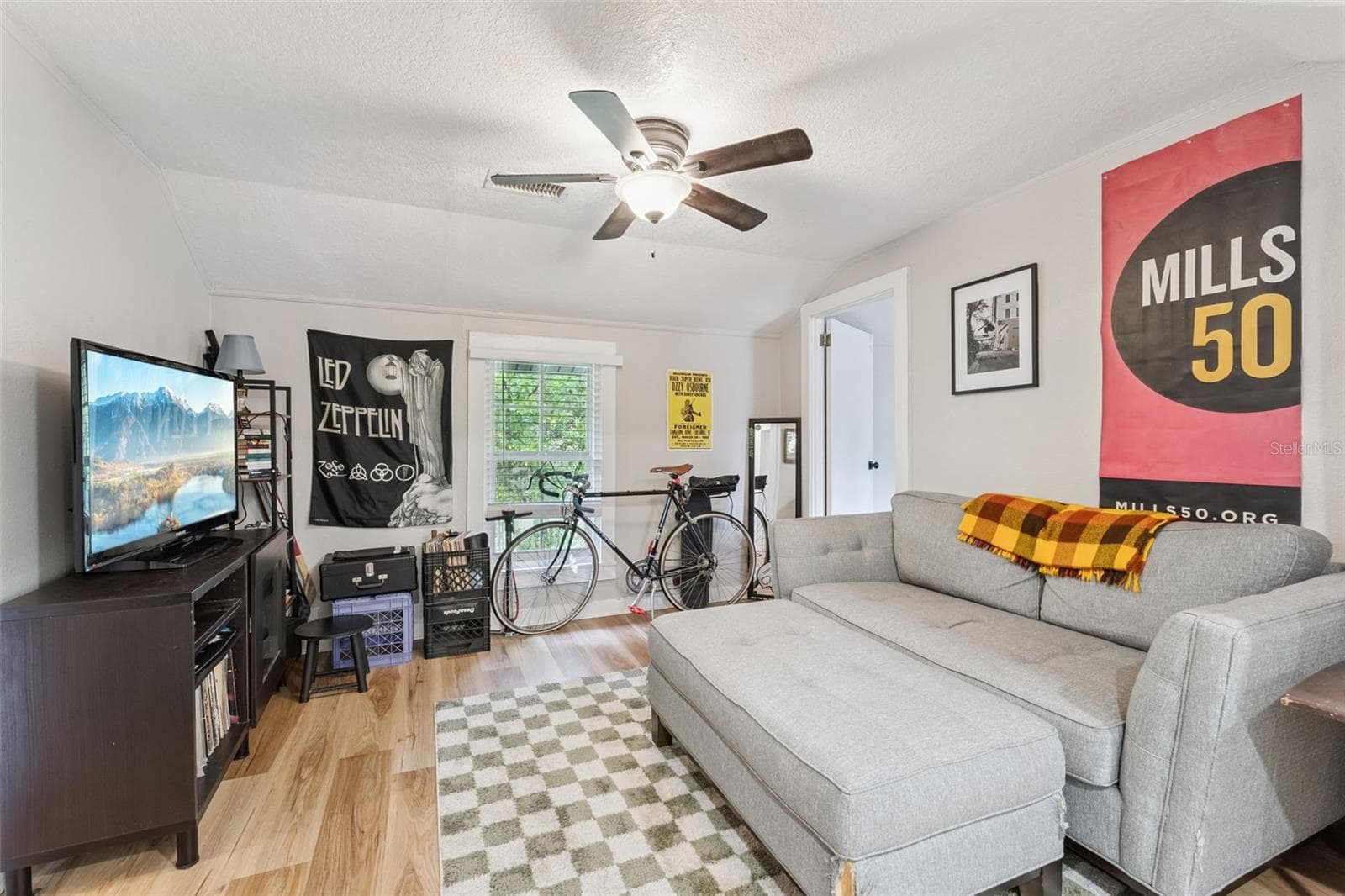 Upstairs 2/1 - 1438 CATHERINE ST, ORLANDO