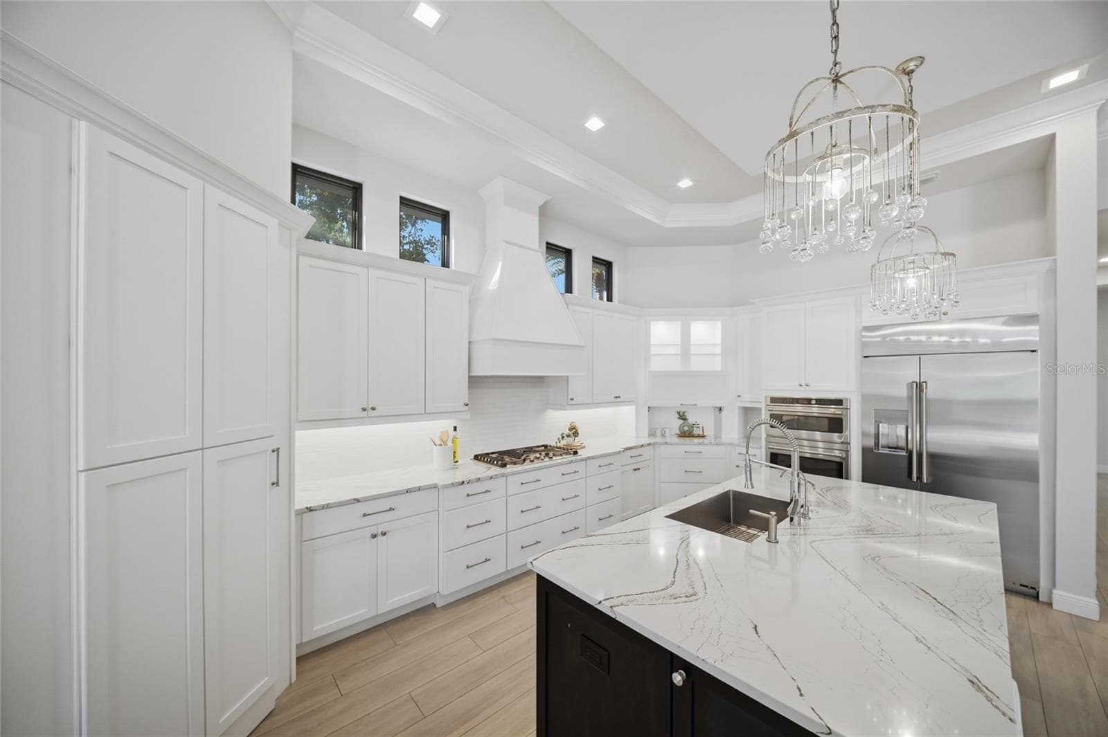Single Family Residence at 8340 CATAMARAN CIR, LAKEWOOD RANCH, photo 5 of 54