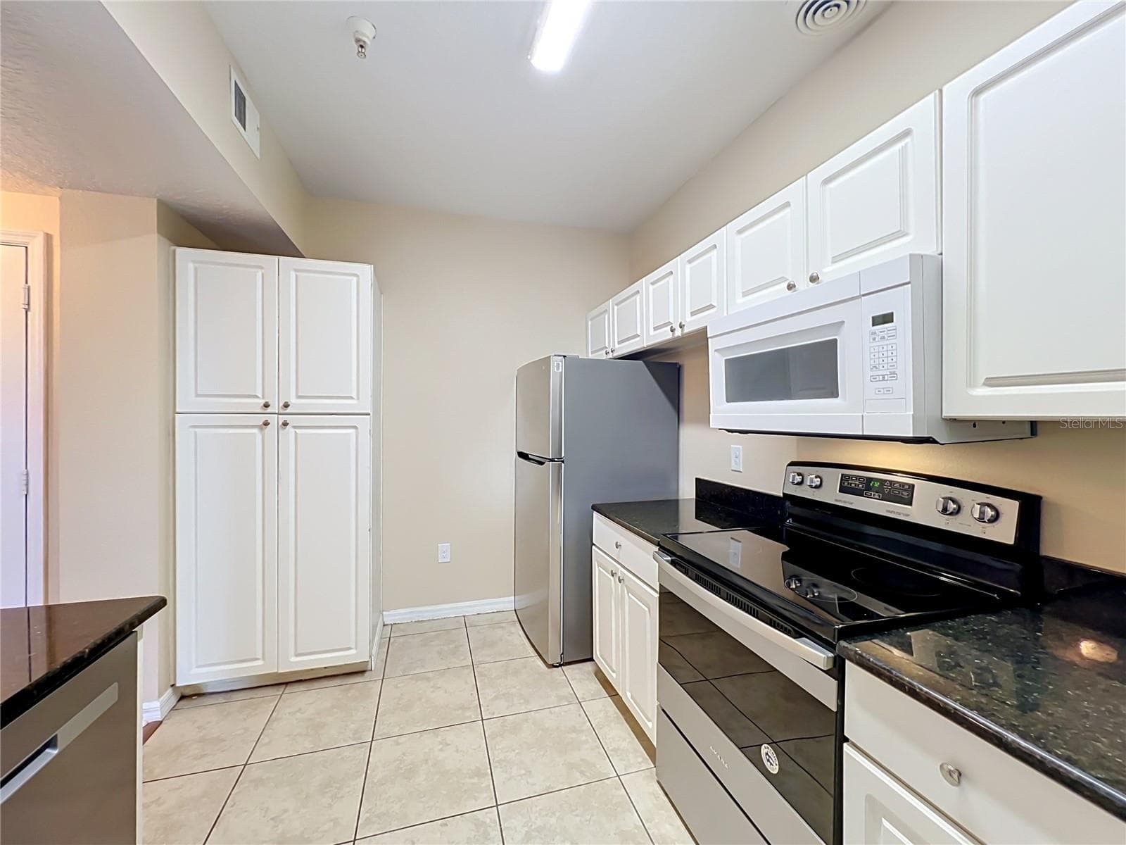 Kitchen - 5578 METROWEST BLVD #1-310, ORLANDO