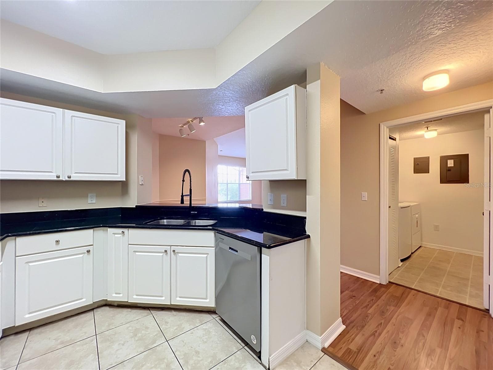 Kitchen - 5578 METROWEST BLVD #1-310, ORLANDO