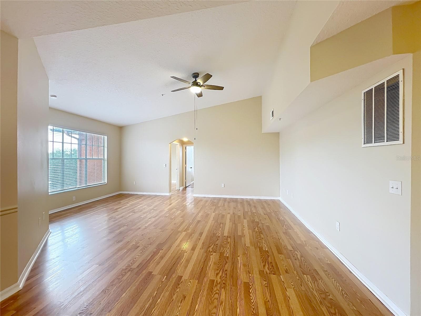Family Room - 5578 METROWEST BLVD #1-310, ORLANDO