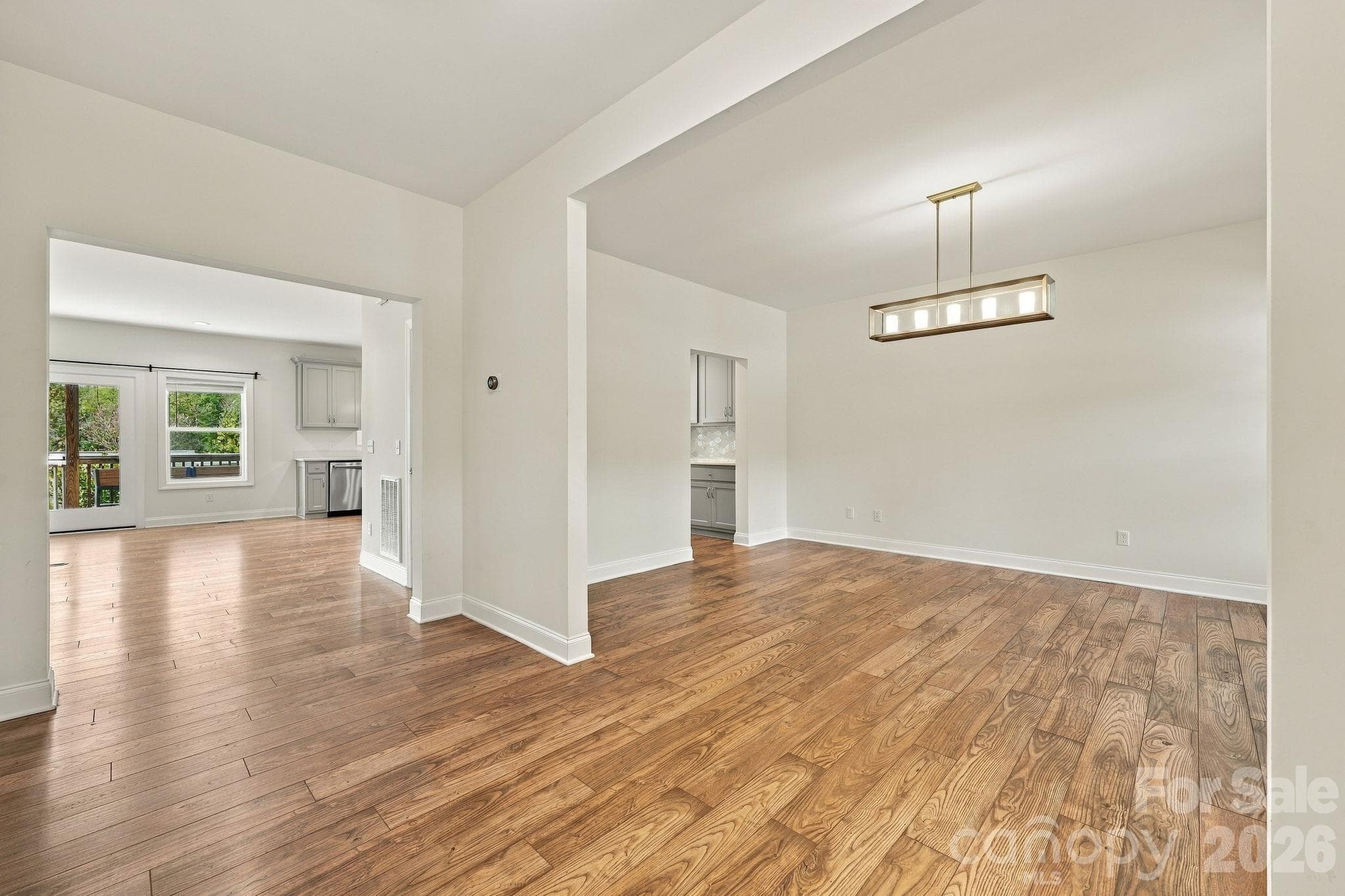 Single Family Residence at 68 Rock View Court, Hendersonville, photo 2 of 48