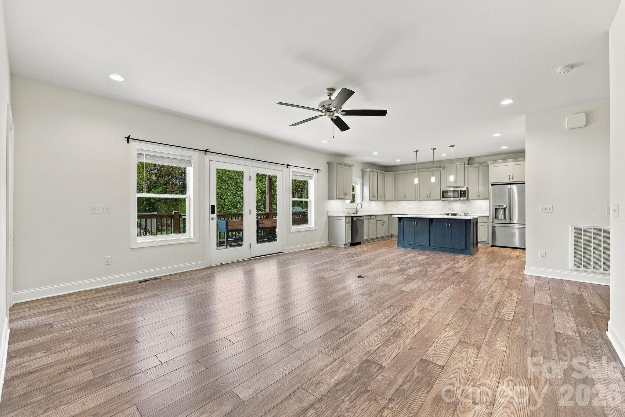 Single Family Residence at 68 Rock View Court, Hendersonville, photo 13 of 48