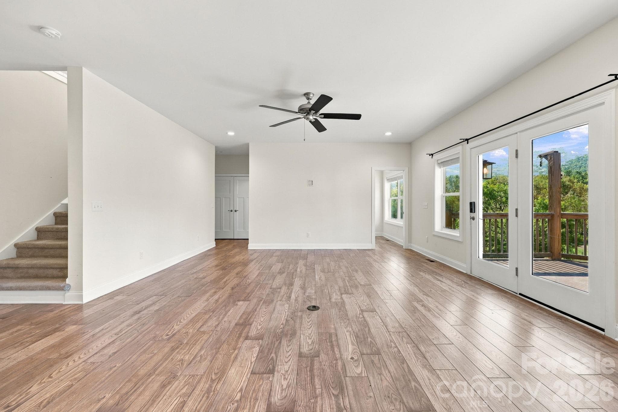 Single Family Residence at 68 Rock View Court, Hendersonville, photo 14 of 48