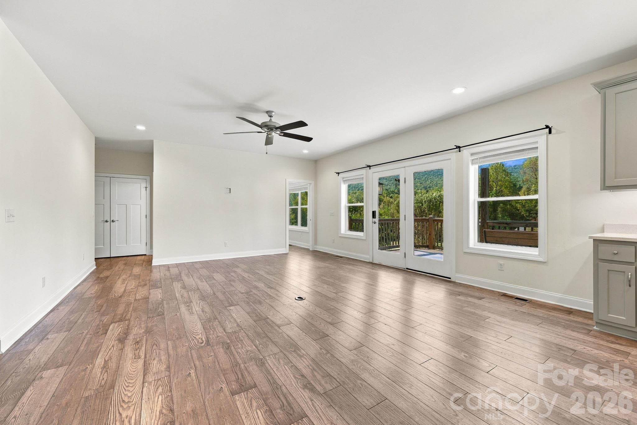 Single Family Residence at 68 Rock View Court, Hendersonville, photo 16 of 48