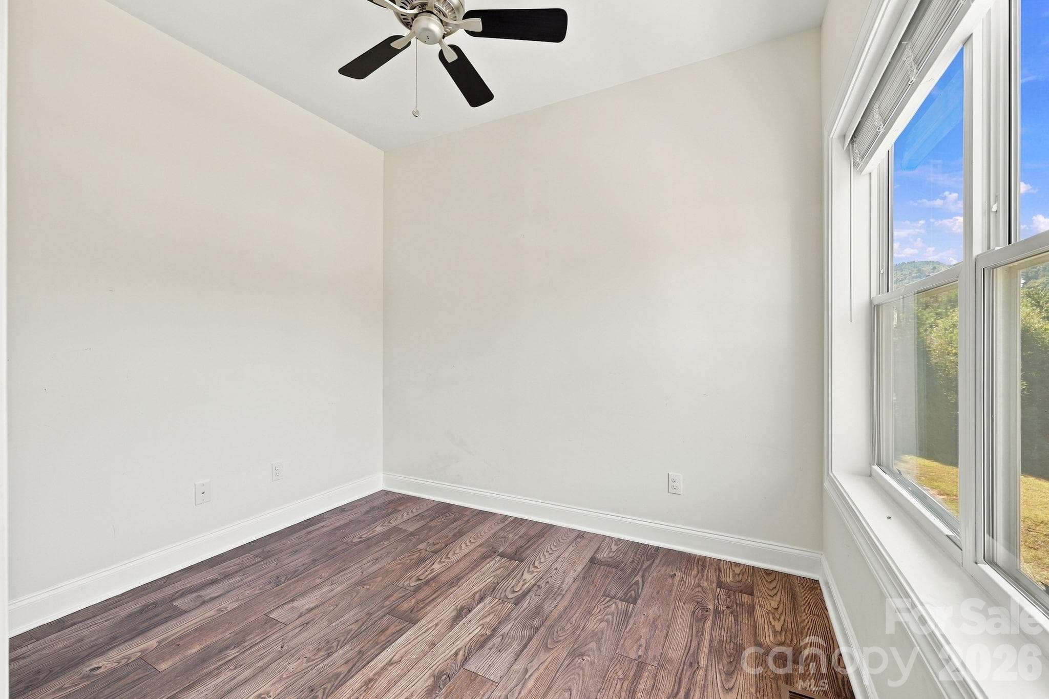 Single Family Residence at 68 Rock View Court, Hendersonville, photo 17 of 48