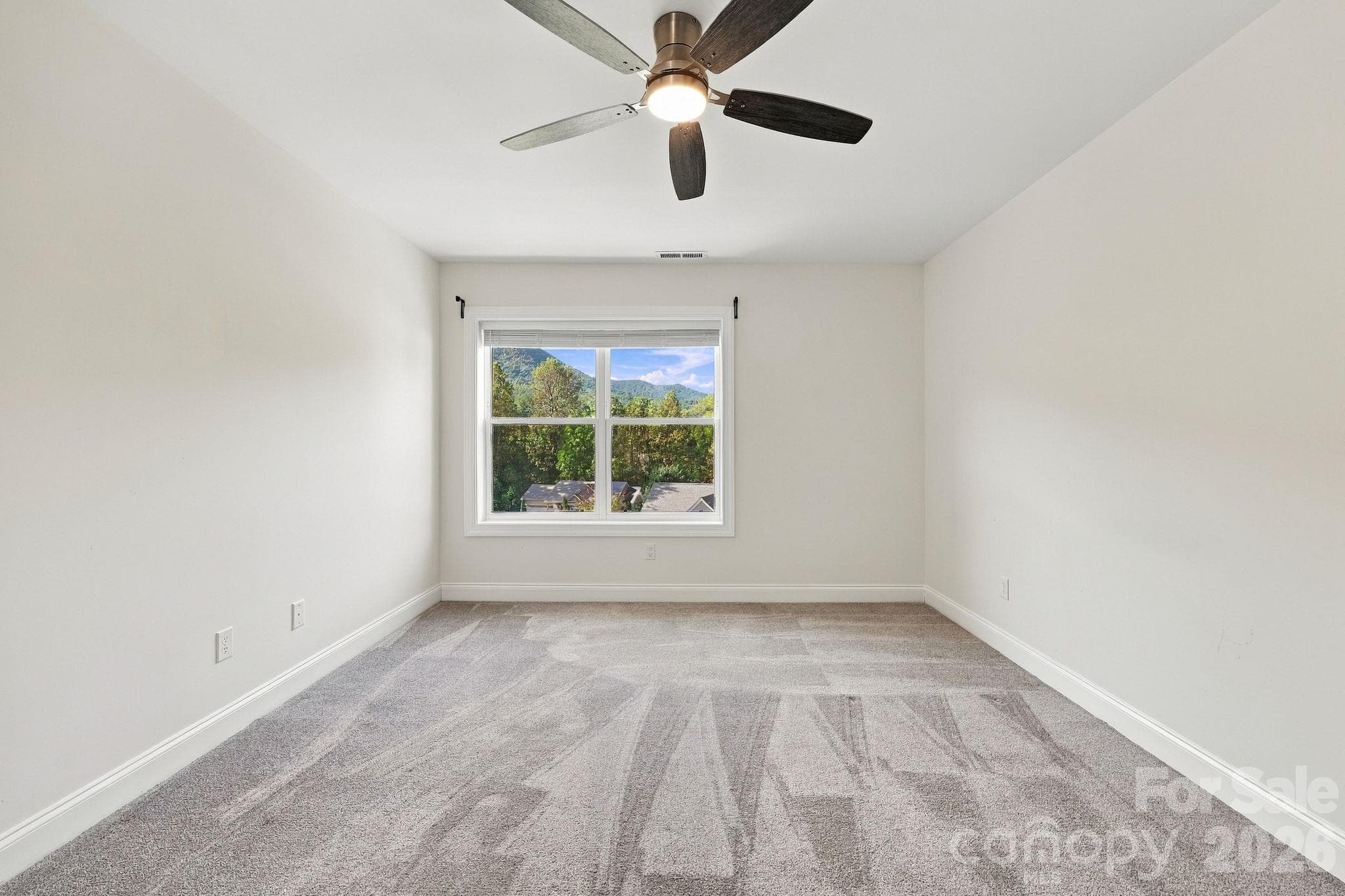 Single Family Residence at 68 Rock View Court, Hendersonville, photo 20 of 48