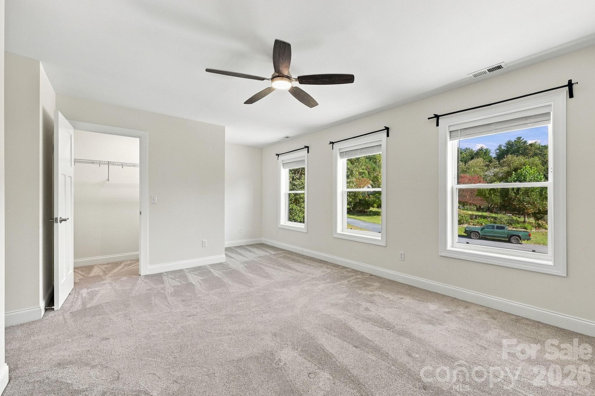 Single Family Residence at 68 Rock View Court, Hendersonville, photo 21 of 48