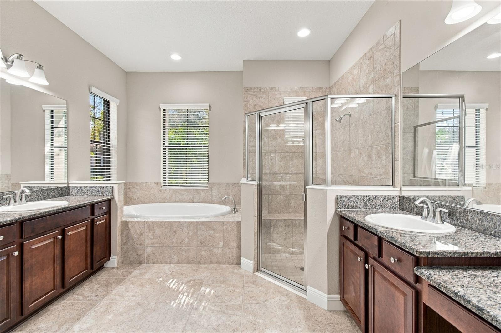 1st Floor Primary Bath - 5830 WATERCOLOR DR, LITHIA