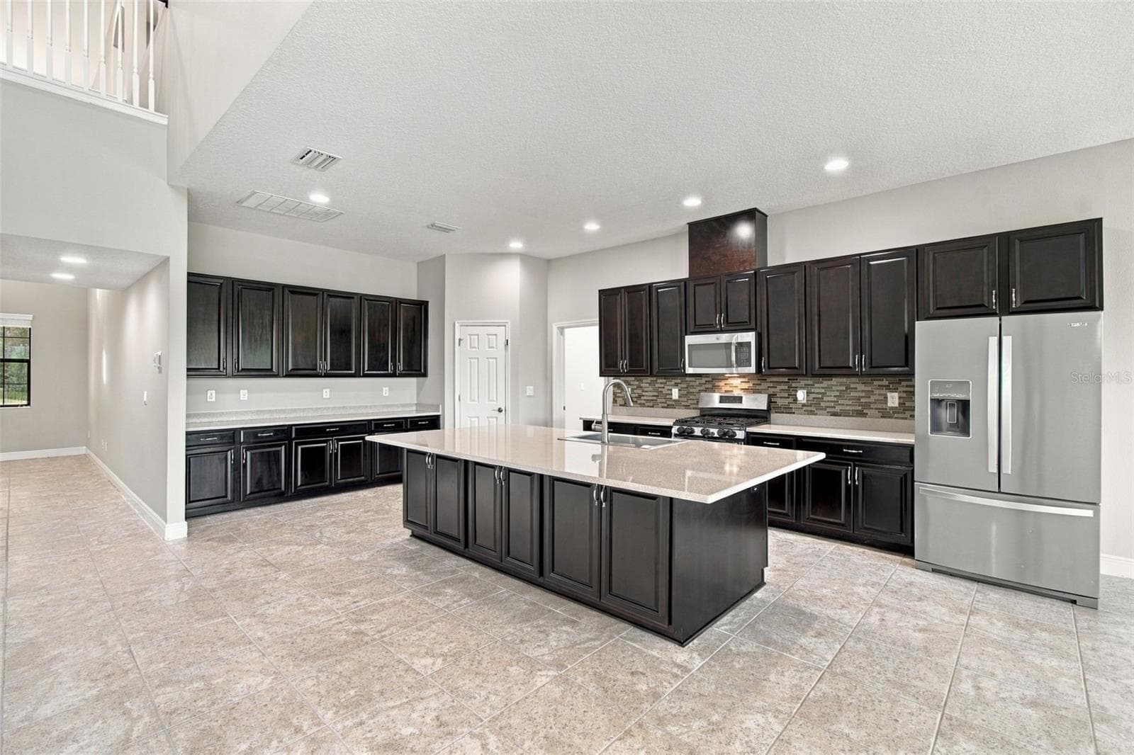Tons of Counter Space - 5830 WATERCOLOR DR, LITHIA