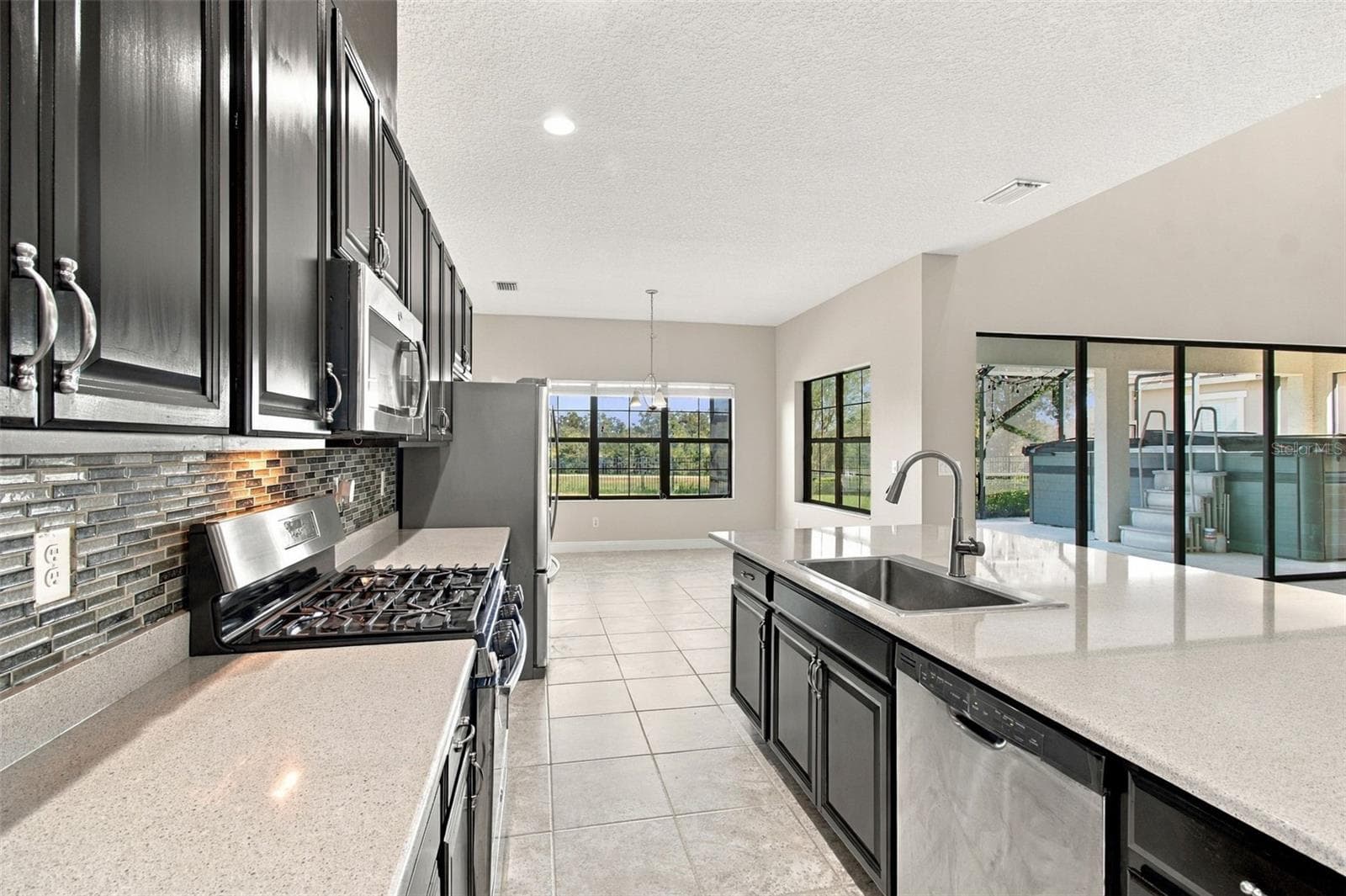 Gas Stove - 5830 WATERCOLOR DR, LITHIA