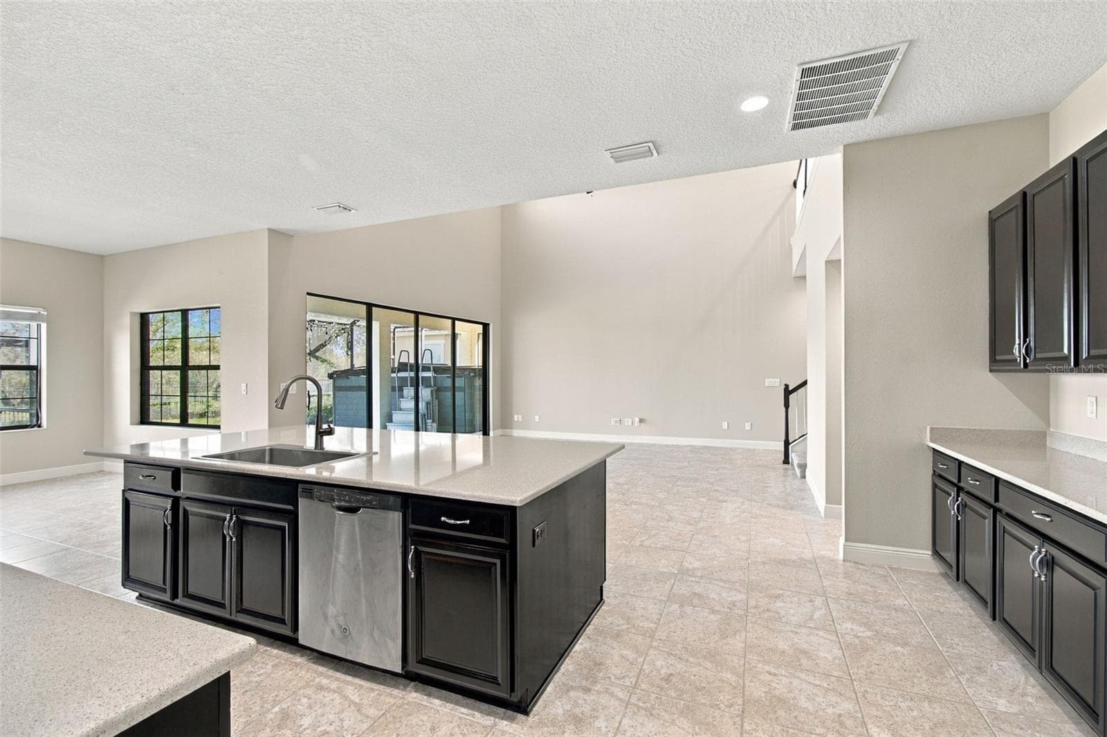 Single Family Residence at 5830 WATERCOLOR DR, LITHIA, photo 11 of 45