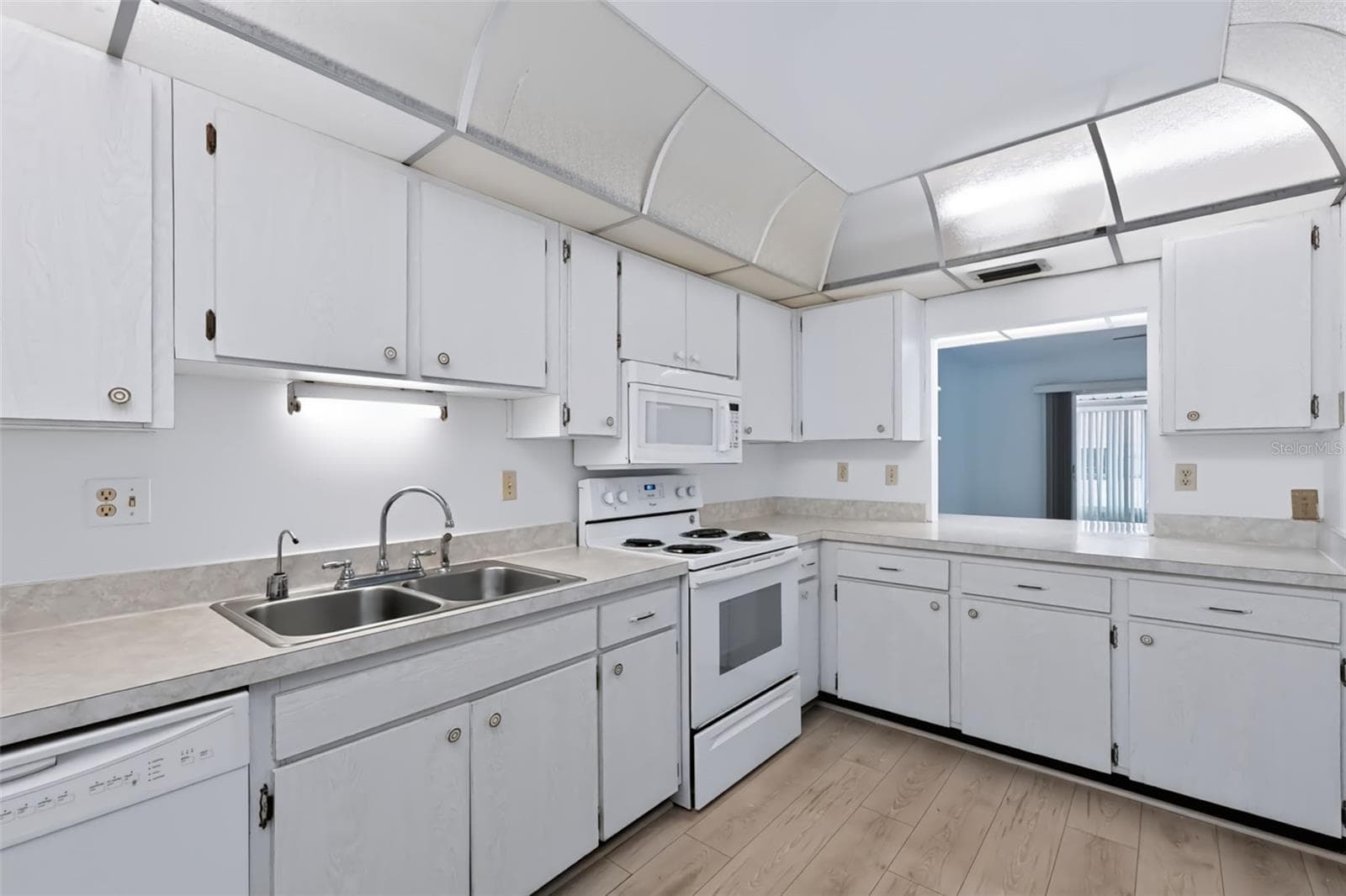 Single Family Residence at 303 GREEN MANOR DR, SUN CITY CENTER, photo 12 of 45