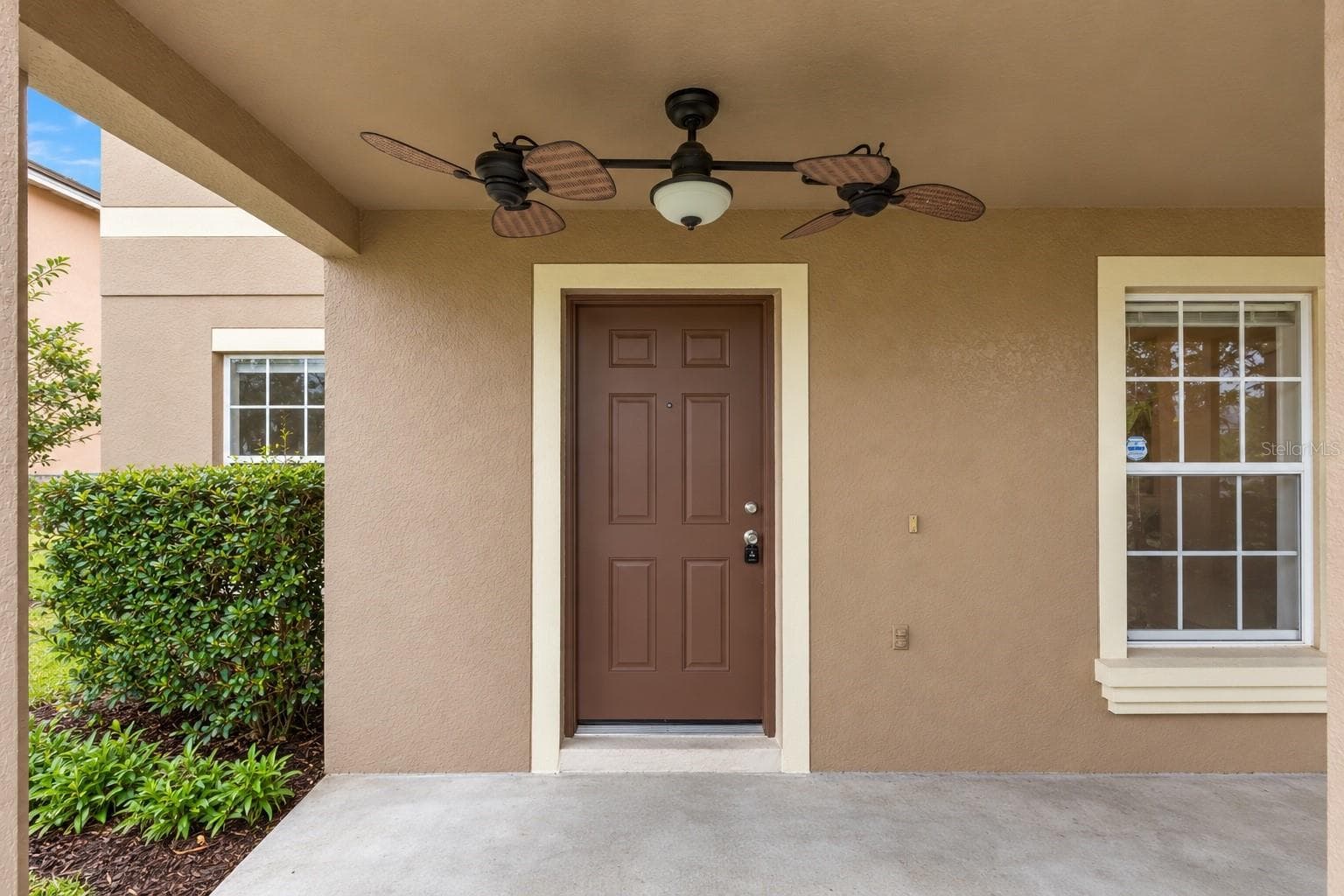 Single Family Residence at 3260 AMBERLEY PARK CIR, KISSIMMEE, photo 3 of 44