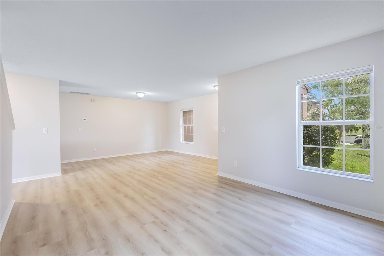 Single Family Residence at 3260 AMBERLEY PARK CIR, KISSIMMEE, photo 4 of 44
