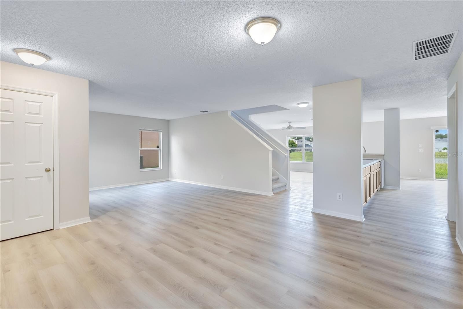 Single Family Residence at 3260 AMBERLEY PARK CIR, KISSIMMEE, photo 6 of 44