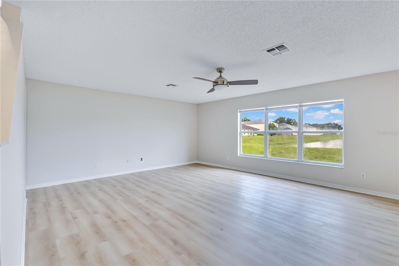 Single Family Residence at 3260 AMBERLEY PARK CIR, KISSIMMEE, photo 7 of 44