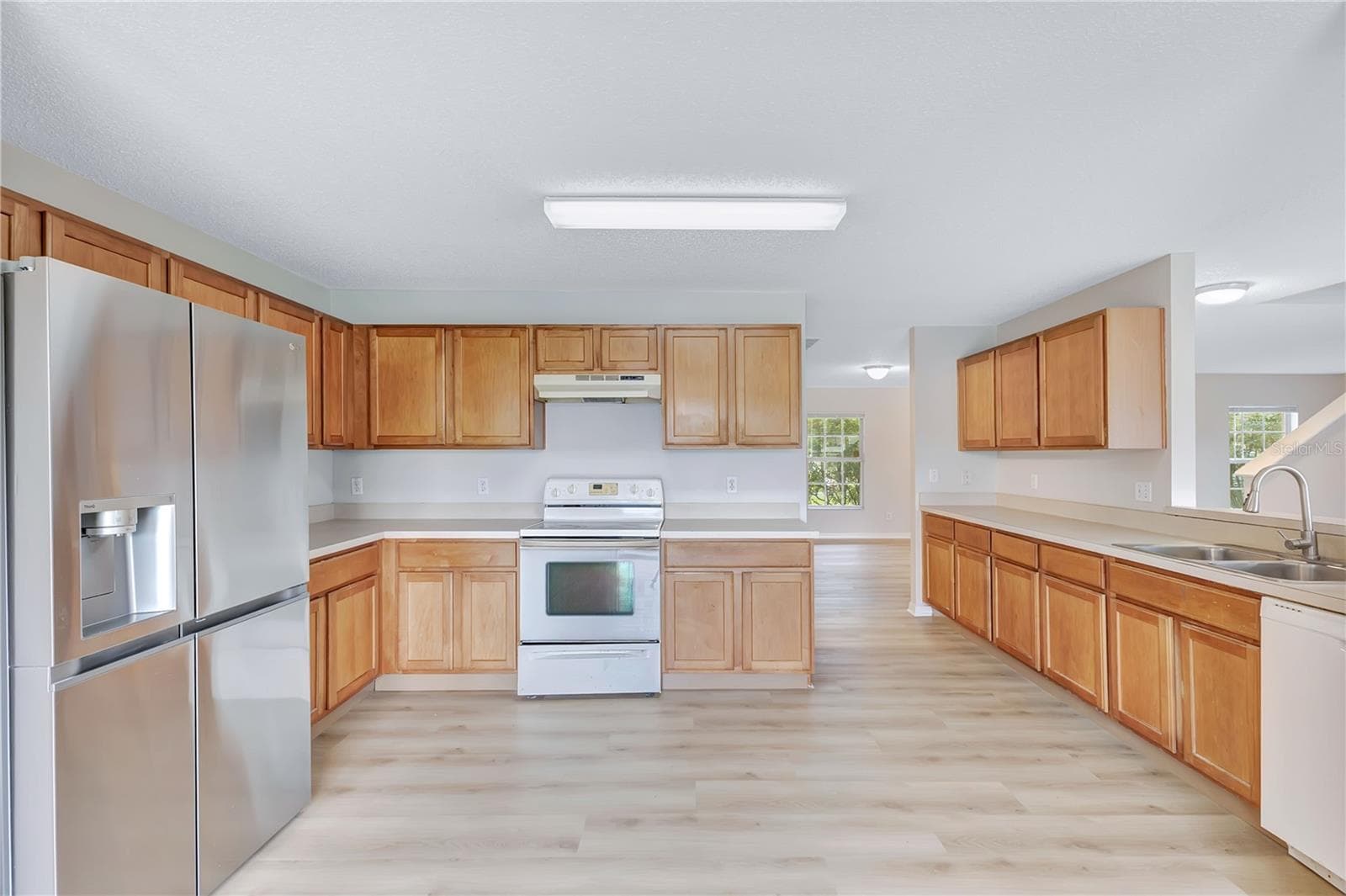 Single Family Residence at 3260 AMBERLEY PARK CIR, KISSIMMEE, photo 10 of 44