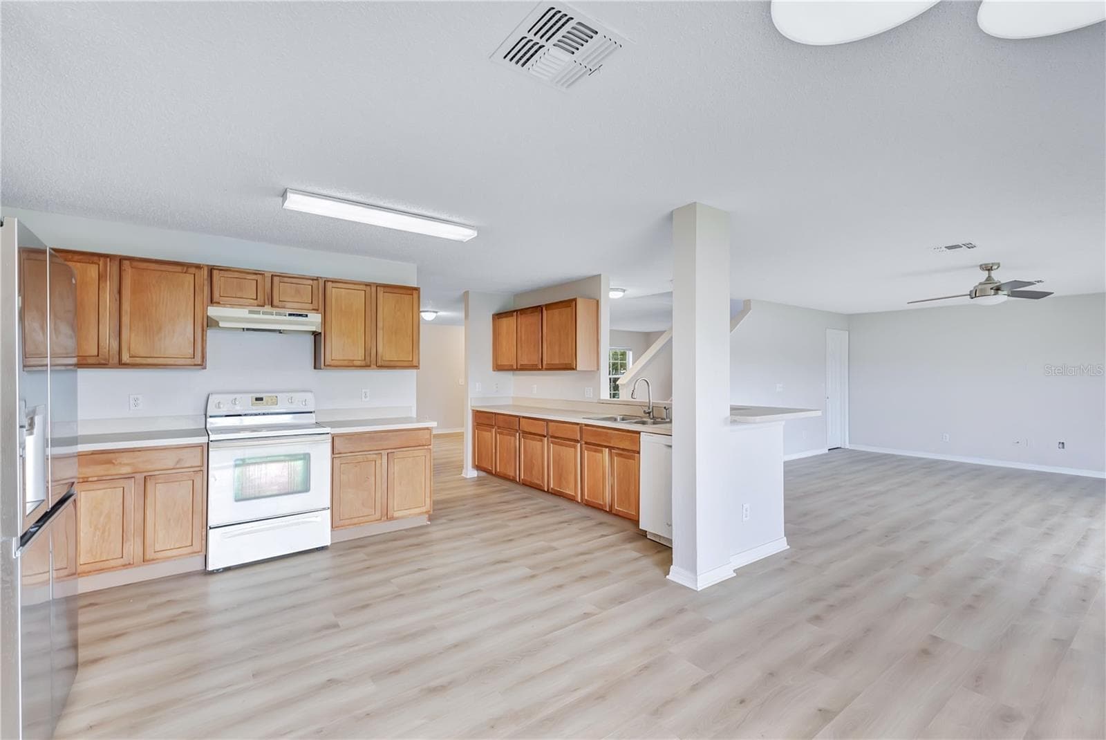 Single Family Residence at 3260 AMBERLEY PARK CIR, KISSIMMEE, photo 11 of 44