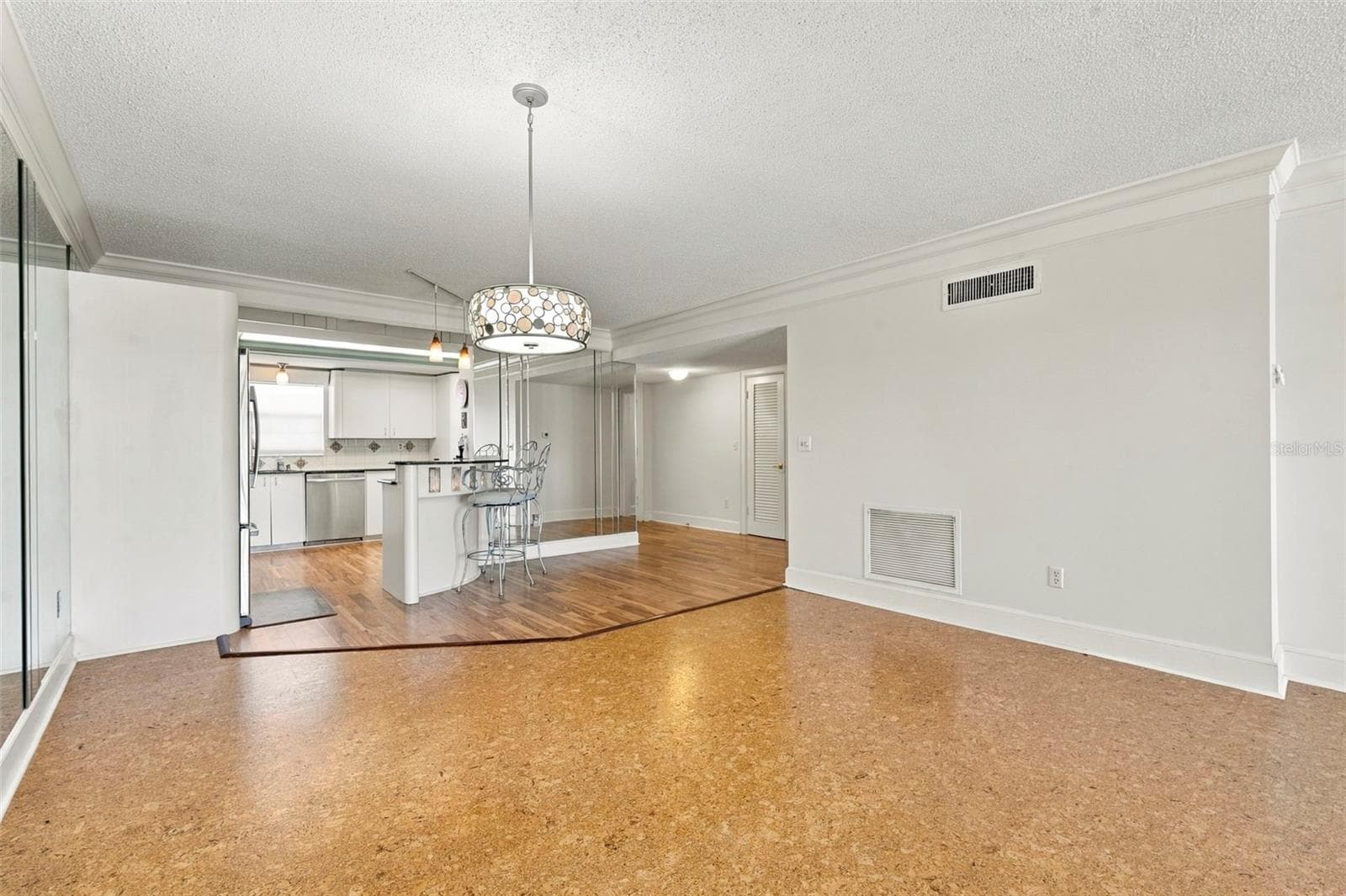 View of Dining room, kitchen and entrance from the living room - 131 BLUFF VIEW DR #403, BELLEAIR BLUFFS