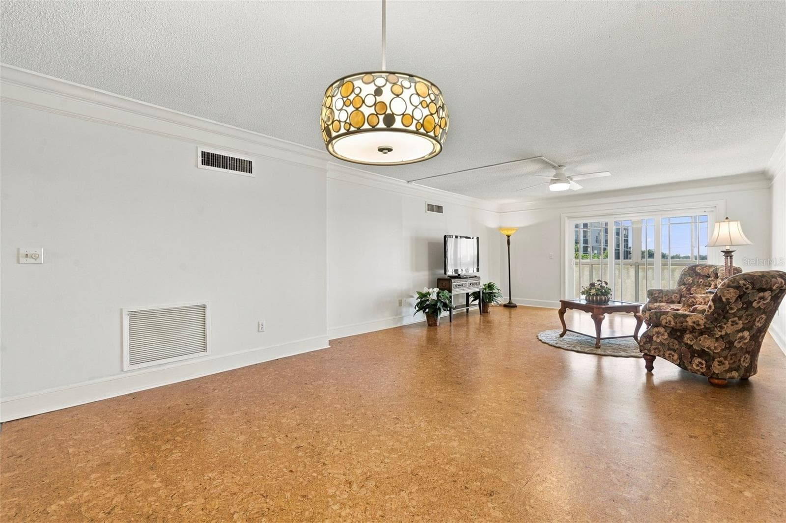 Living Room - 131 BLUFF VIEW DR #403, BELLEAIR BLUFFS