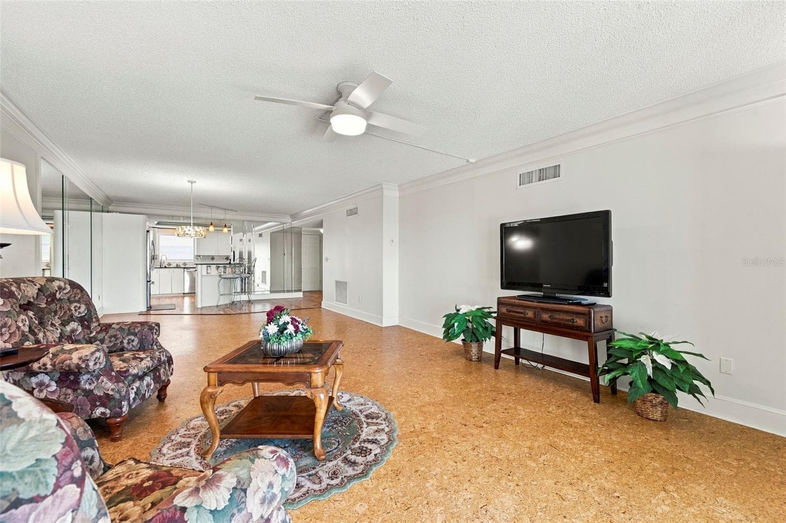 Living room - 131 BLUFF VIEW DR #403, BELLEAIR BLUFFS